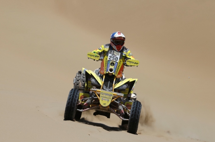 Minuloročný víťaz Ignacio Casale z Chile Dakar s letopočtom 2015 nedokončil;www.dakar.com