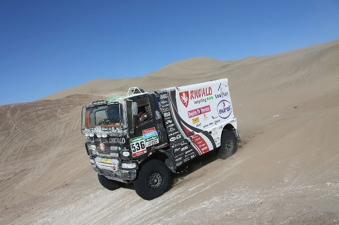 S kopřivnickým kamiónom súťažil i Holanďan Gert Huzink. Jeho Tatra Phoenix obsadila konečnú 25. priečku;www.rivalddakar.com