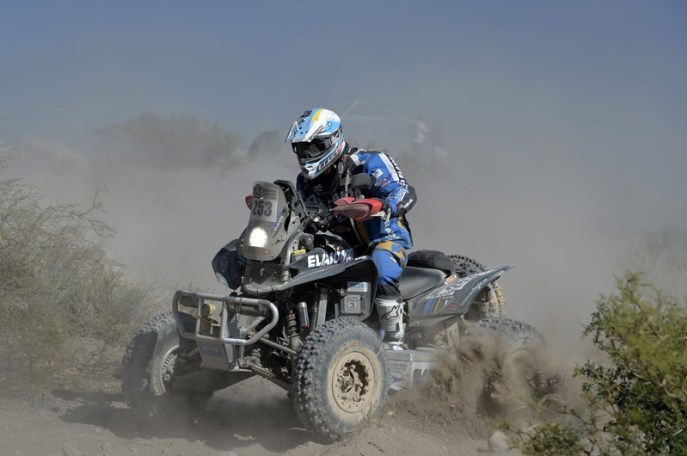 Foto: www.dakar.com;Argentínčan Lucas Bonetto a jeho štvorkolka Honda TRX 700;