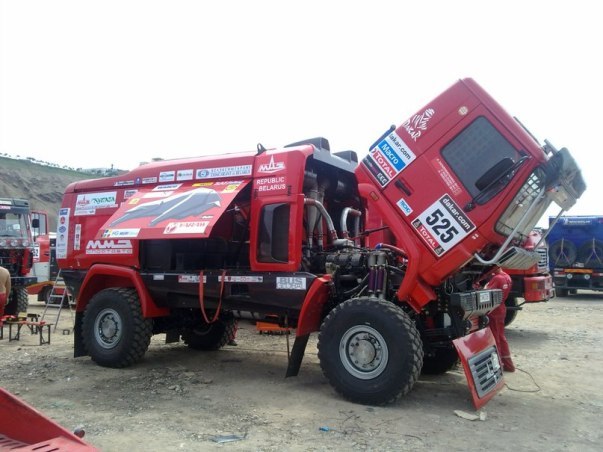Bieloruská automobilka MAZ si premiéru na Rallye Dakar odbila v minulom roku; 