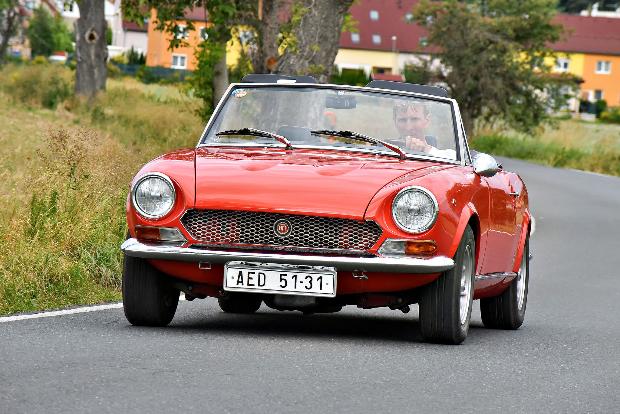 02-fiat-124-spider.jpg