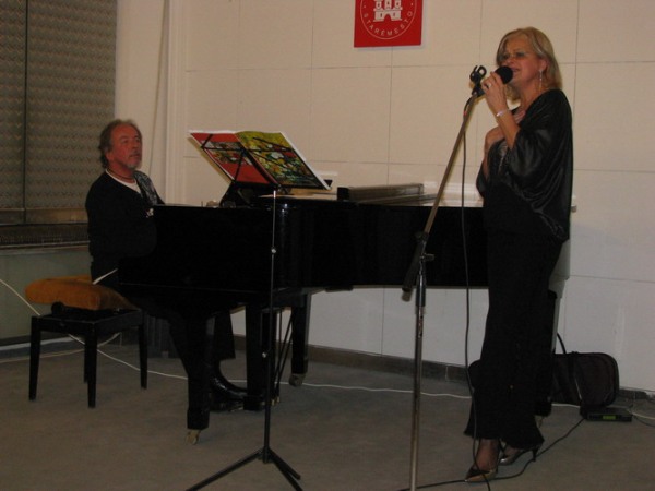 Archív Moniky Stanislavovej;S koncertným klaviristom Igorom Bázlikom Monika Stanislavová;