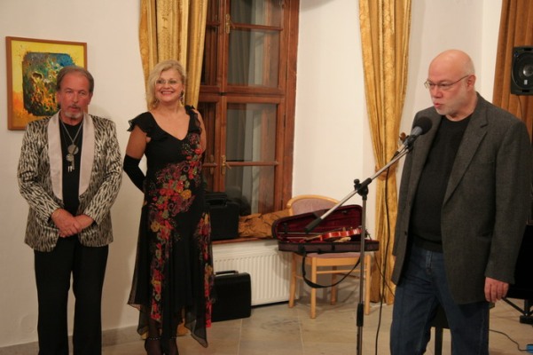 Archív Moniky Stanislavovej;S Igorom Bázlikom a Jánom Štrasserom (po jej ľavici) Monika Stanislavová;