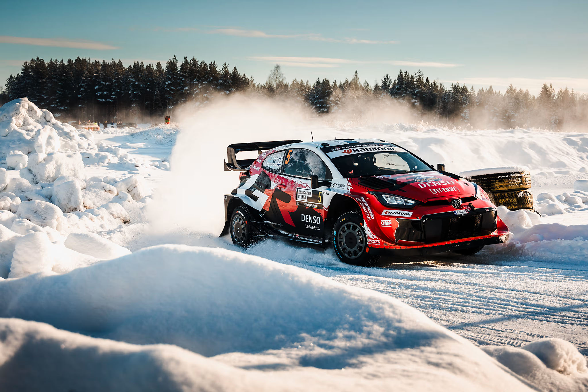 WRC;Pajari vyhral dve etapy a naďalej vyvíjal tlak na tímového kolegu Katsutu paj.jpg