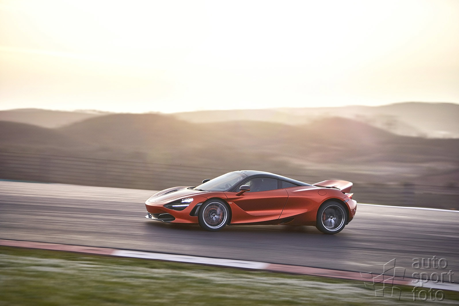 Copyright manufacturer;mclaren-720s-22-action.jpg
