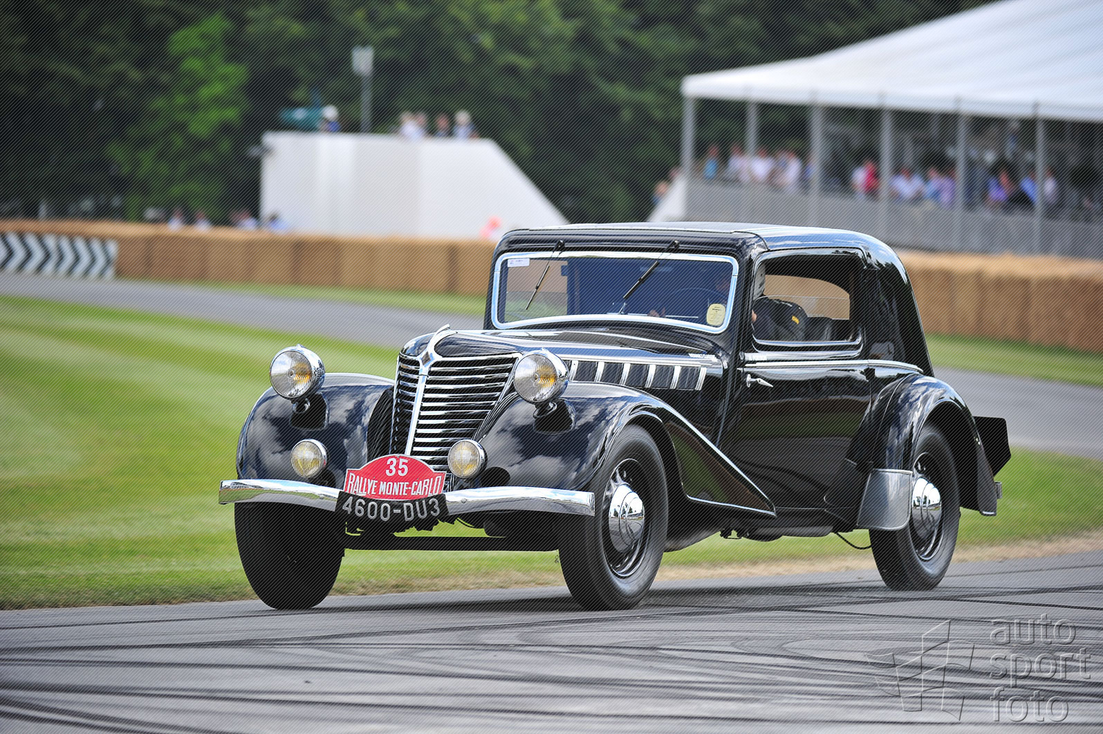 Copyright manufacturer;renault-75263-global-en.jpg