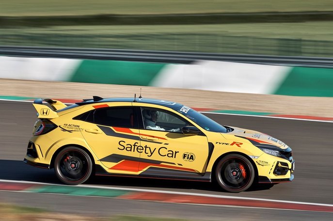 303943-honda-civic-type-r-limited-edition-is-the-2020-wtcr-official-safety-car.jpg