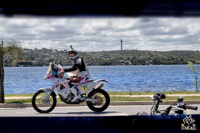 Slovensk&yacute; motocyklista Ivan Jake&scaron; jazd&iacute; s motocyklom KTM RallyReplica 450;www.dakar.com