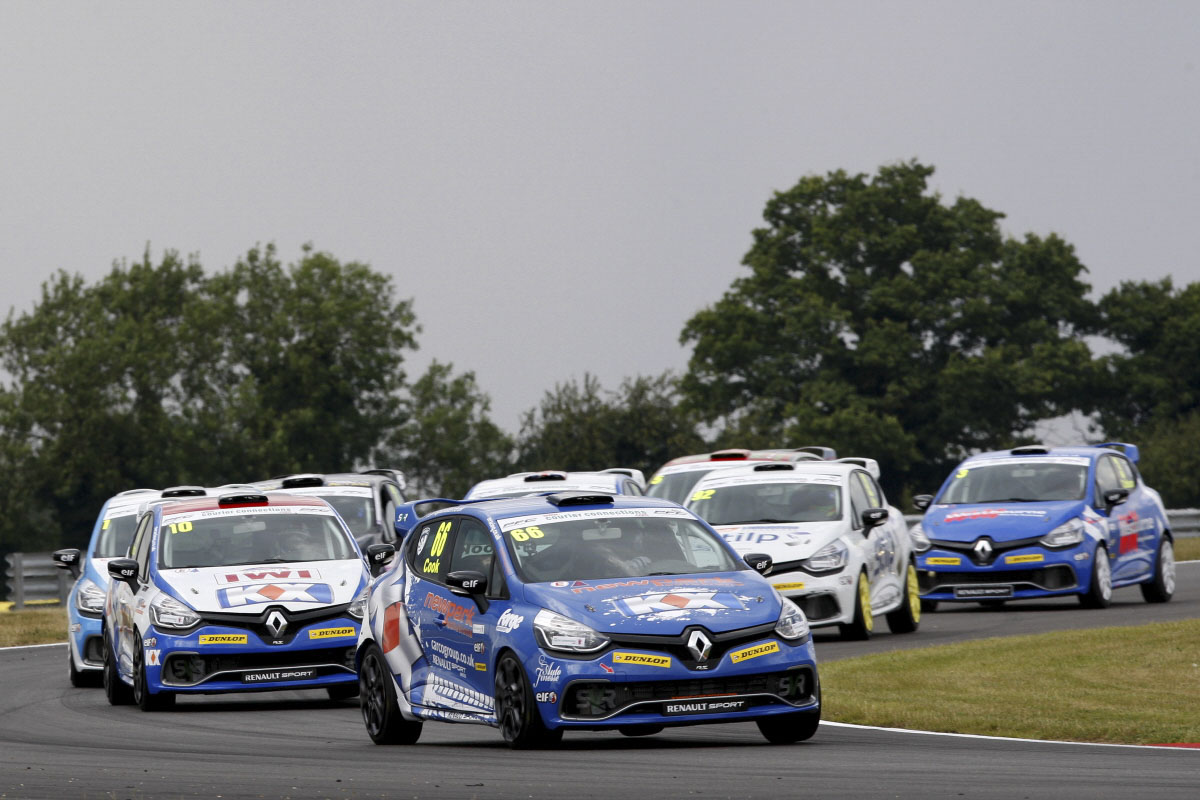 Renault 191214rensp-josh-cook-leading-at-snetterton.jpg