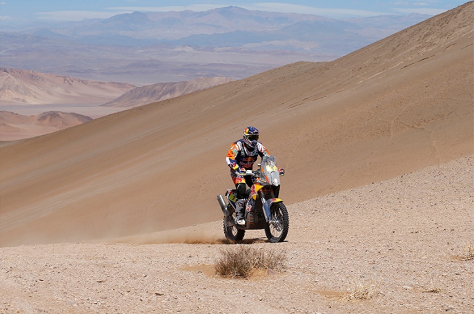 &Scaron;panielsky motocyklista Marc Coma, v&iacute;ťaz tohto podujatia z rokov 2006, 2009, 2011 a 2014, reprezentuje rak&uacute;sku značku KTM;www.dakar.com