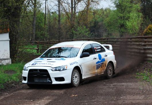 www.karnabal.pl;Mitsubishi Lancer EVO 10 při testech 530-1273437125.jpg