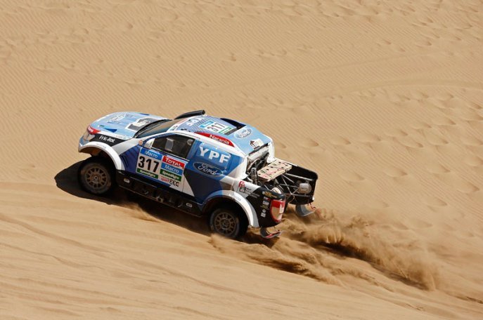 Ford Ranger argent&iacute;nskej pos&aacute;dky Villagra/Memi je vo v&yacute;sledkovej listine na 42. mieste;www.dakar.com