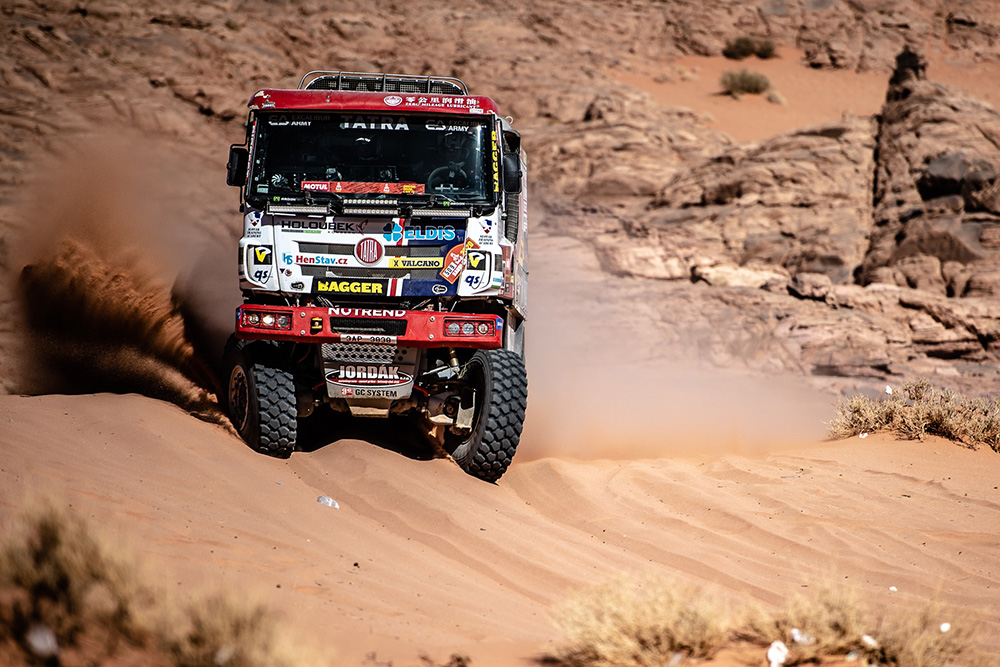 Buggyra Racing;Česká posádka Martin Šoltýs/David Schovánek/Tomáš Šikola súťažila na svojom treťom „Dakare“ opätovne s tatrovkou. Zatiaľ čo predchádzajúci ročník nedokončili, tentoraz sa statočne držali v desiatke najlepších.