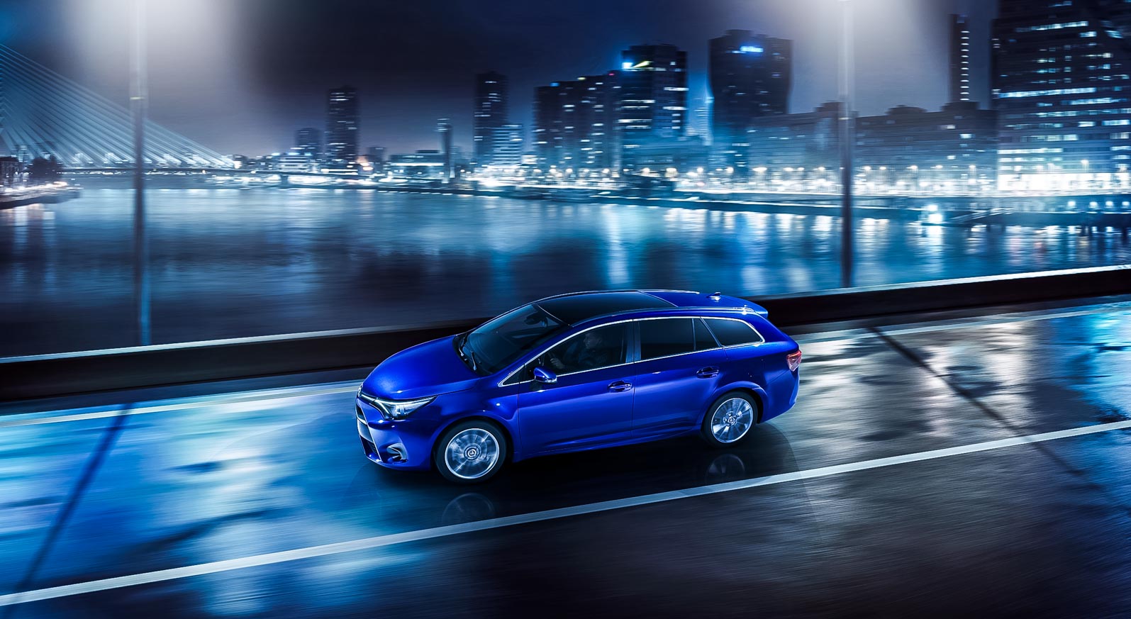 Toyota avensis-night-16-dpl-2015-3-4-haut.jpg