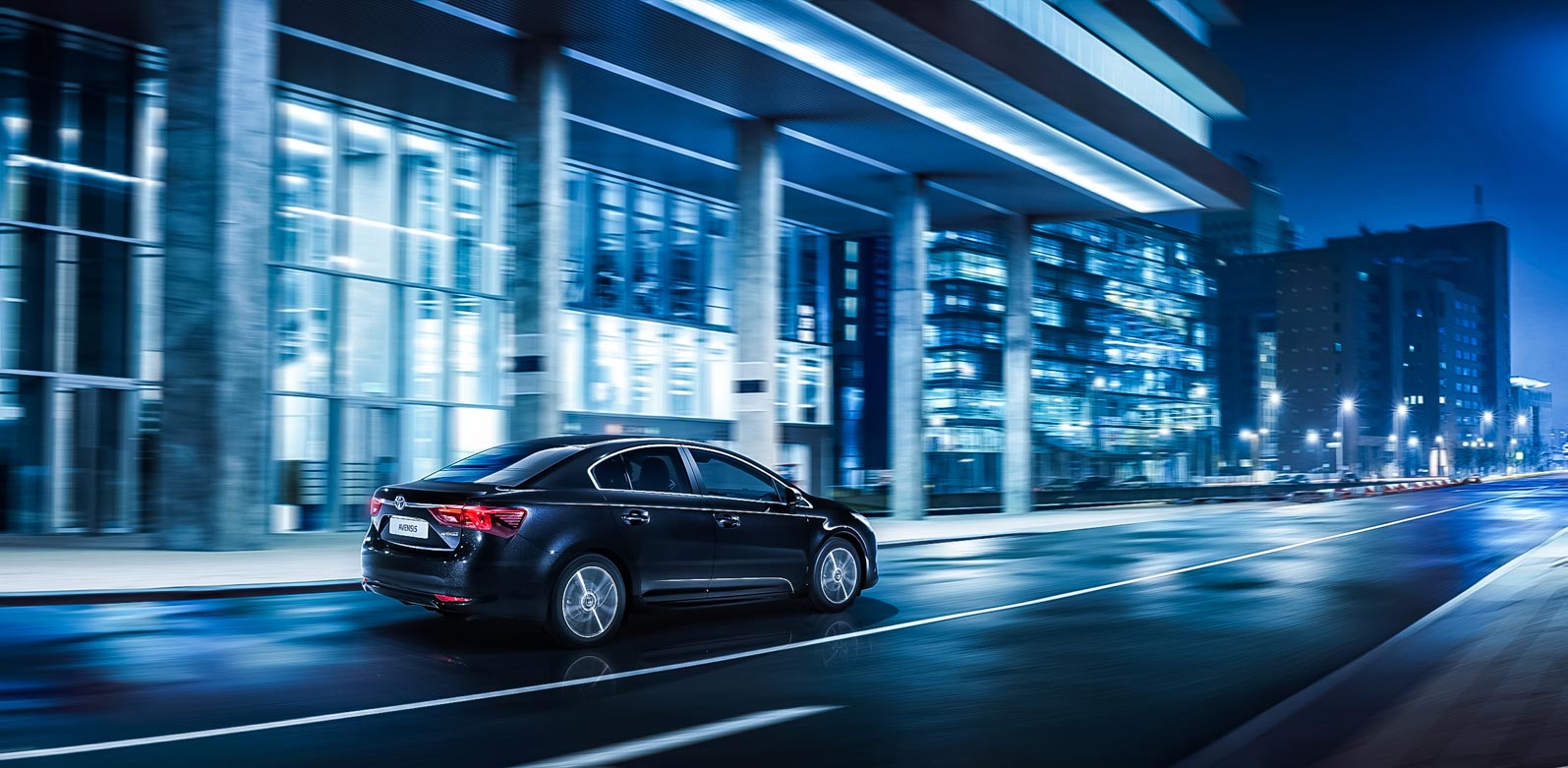 Toyota avensis-night-20-dpl-2015-3-4-rear-black.jpg