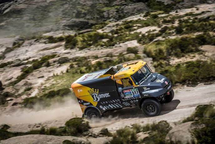 Tom&aacute;&scaron; Vr&aacute;tn&yacute;, Milan Hol&aacute;ň a Jaroslav Mi&scaron;kolci s truckom Tatra 163 Jamal;www.bonverdakarproject.com