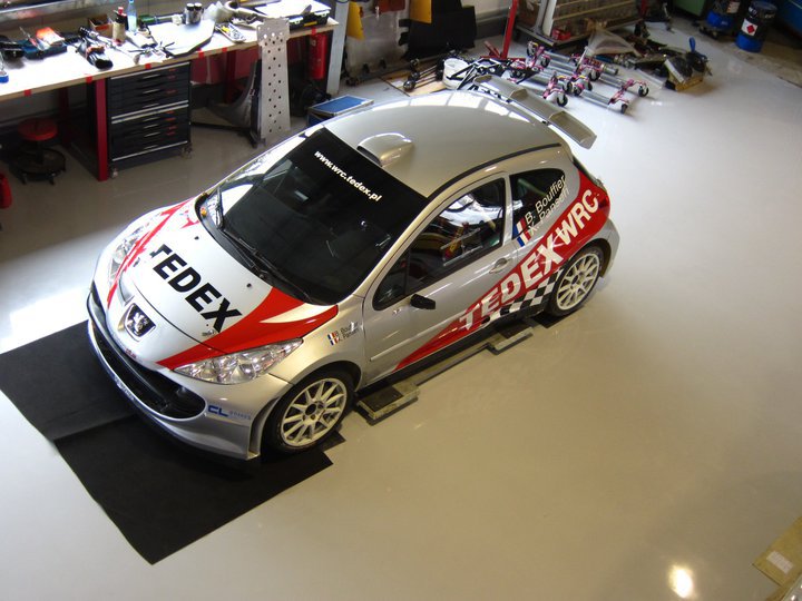 http://twitpic.com/4hm1yn/full;Dizajn Bouffierovho Peugeotu 207 S2000, s ktorým bude štartovať v Poľsku. http://twitpic.com/4hm1yn/full