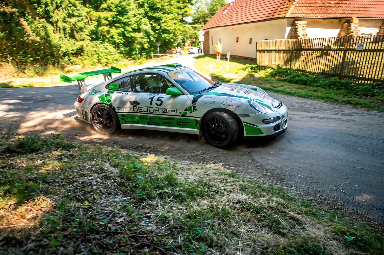 burget-se-smrckovou-predstavi-krasne-porsche.jpg