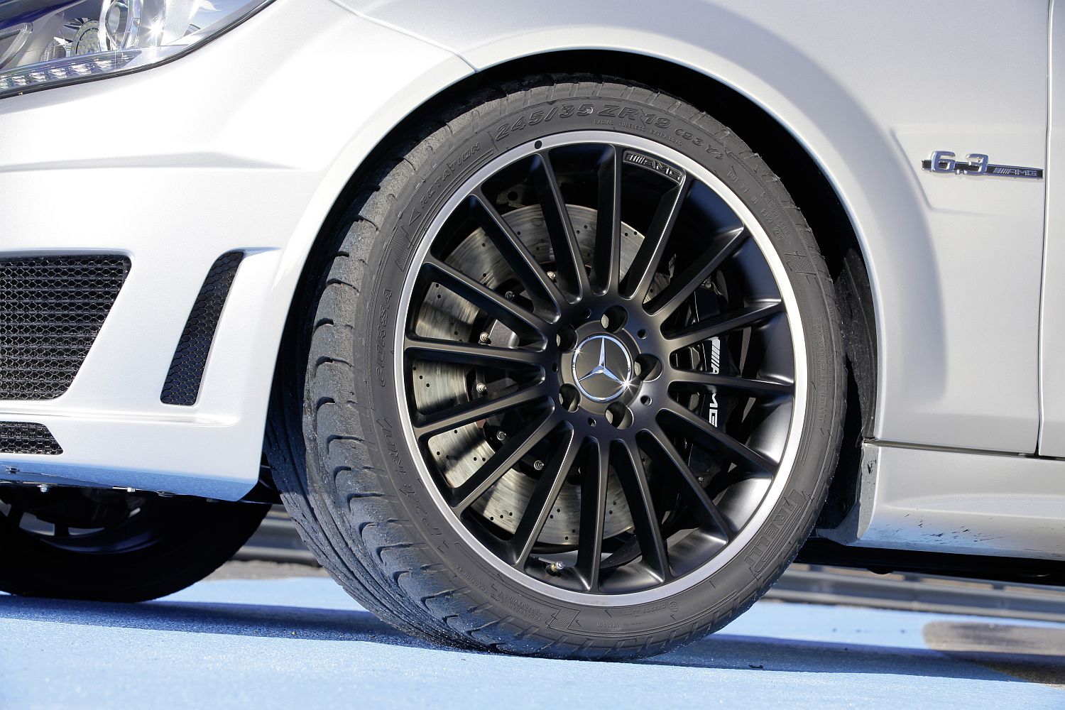Mercedes-Benz; c-63-amg-safety-car-5888g.jpg