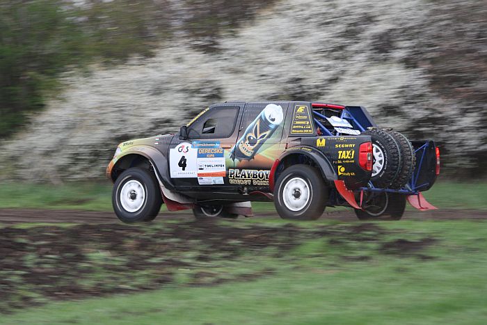 Ny&uacute;l Eszter, www.dakar.hu;Aj zajačik vie pretekať ak ho vedie Erik Korda
