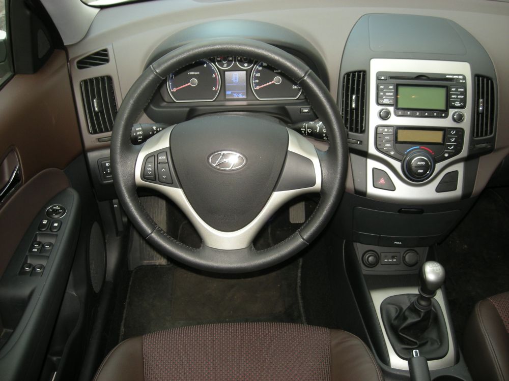 hyundai-i30-intn2216g.jpg