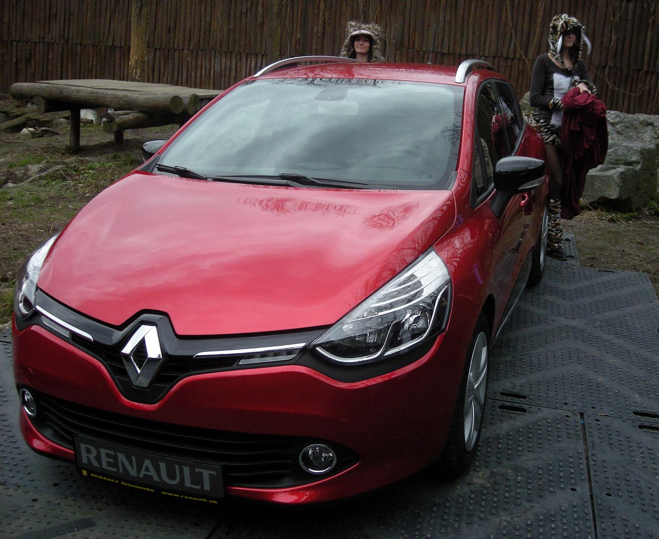 ren-clio-grtour-7715g.jpg