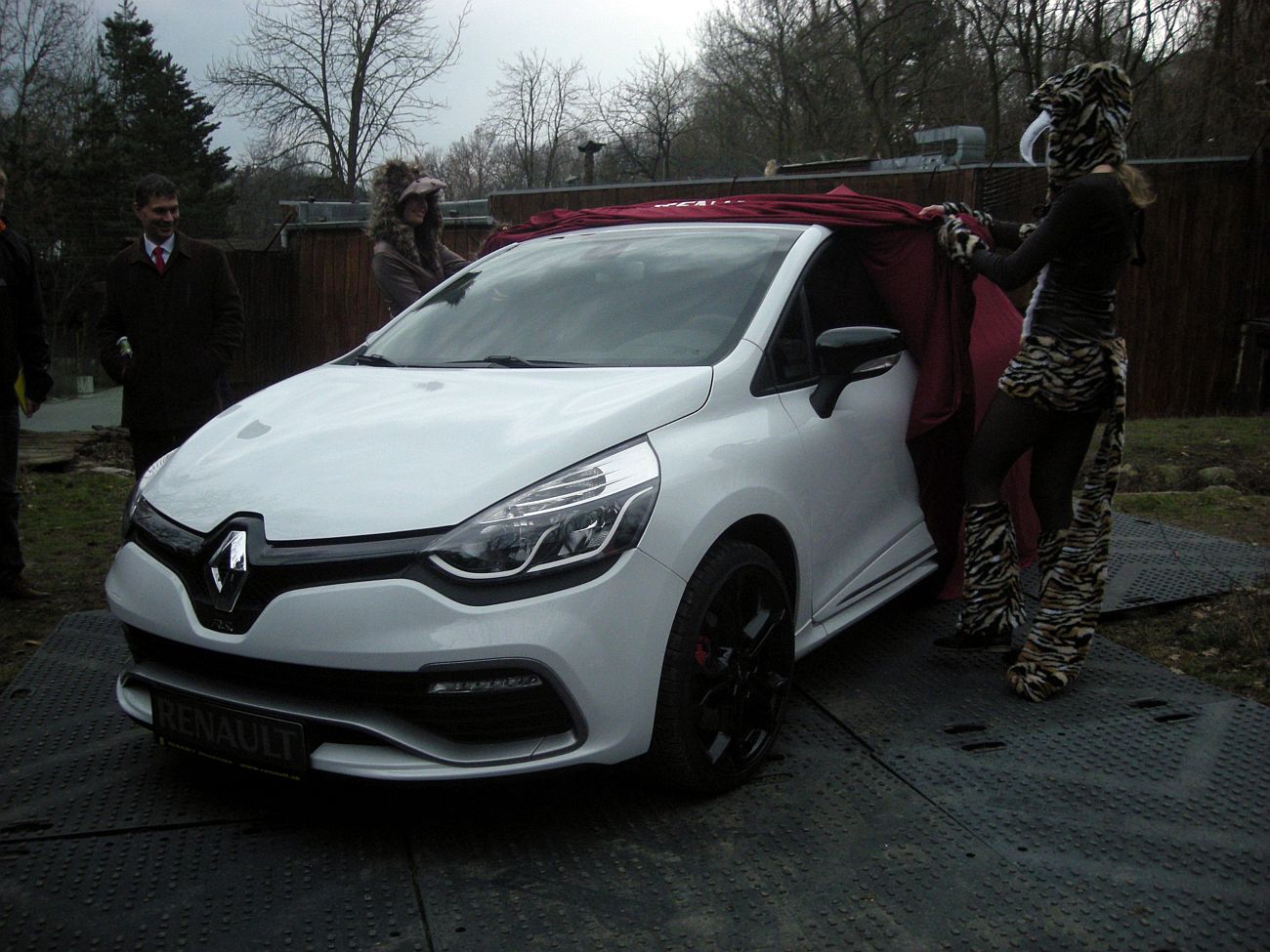 ren-clio-grtour-7716g.jpg