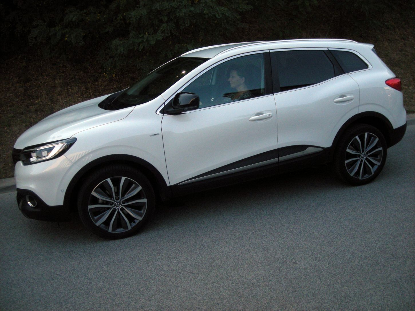 ren-kadjar-4wd-5996g-1.jpg