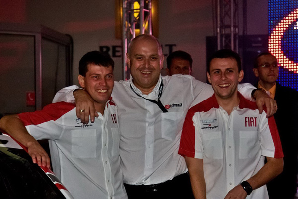 Tibor Szabosi;Ľubomír Kleman s posádkou RUFA Rally Teamu s-posadkou.jpg