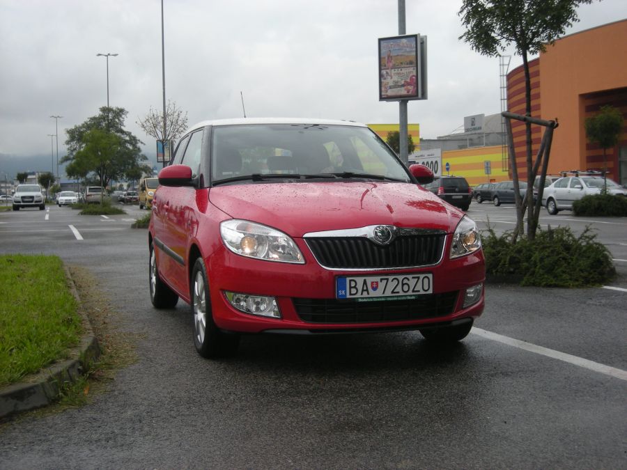 Ivan Václavík; Maska chladiča má zmenený dizajn sk-fabia-tsi3126g.jpg