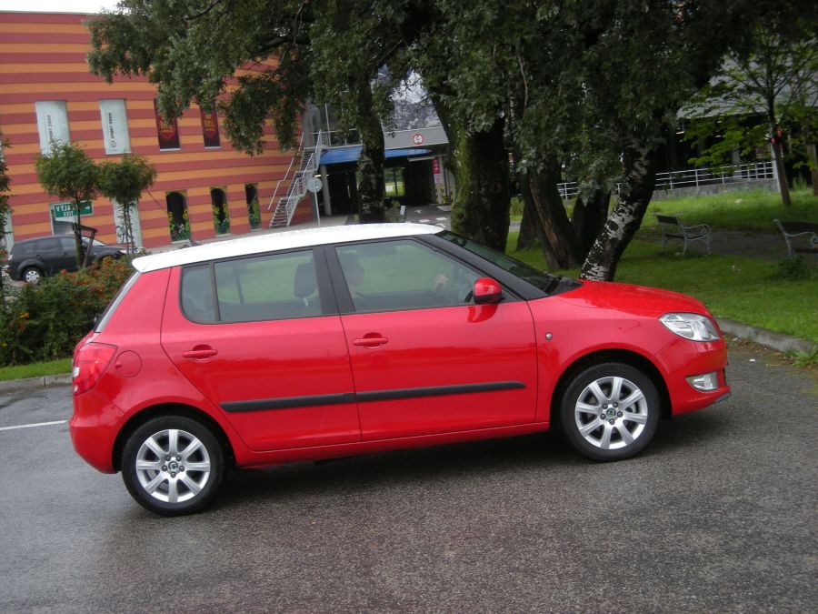 Ivan Václavík; Škoda Fabia TSI z profilu sk-fabia-tsi3128g.jpg