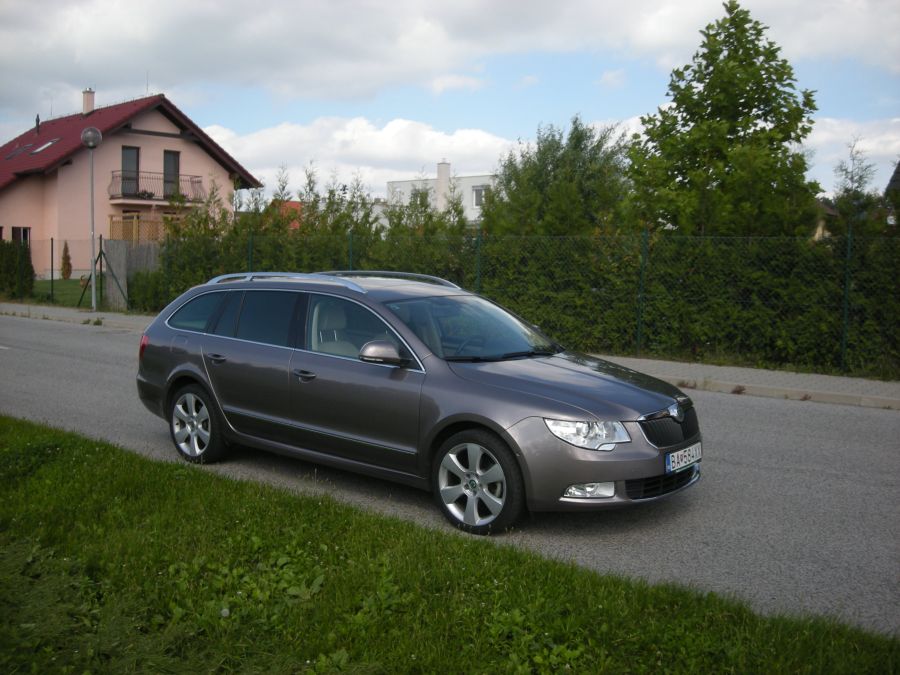 skoda-superb-combi3232g-1.jpg