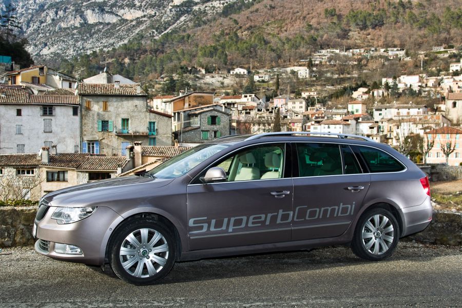 skoda-superb-combi8c5619g-1.jpg