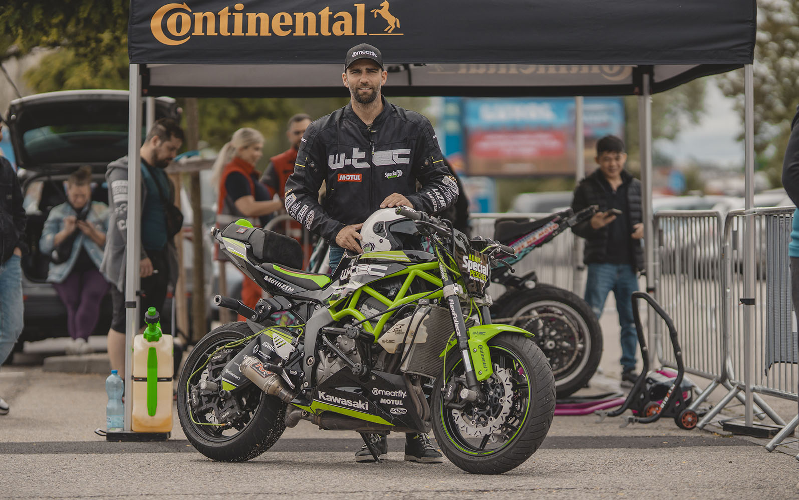 FESH FESH special-stuntbike.jpg