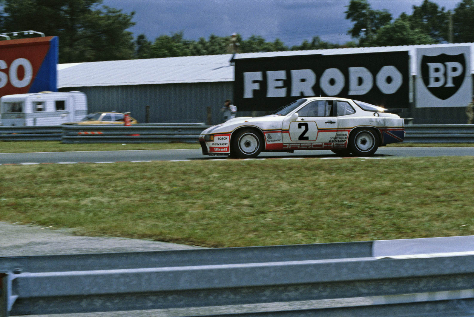the-british-team-2-porsche-924-carrera-gt-racing-in-the-le-mans-24-hours-in-1980.jpg
