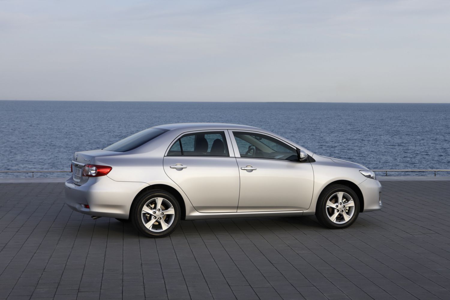 Toyota; toy-corolla-sedan009305g.jpg