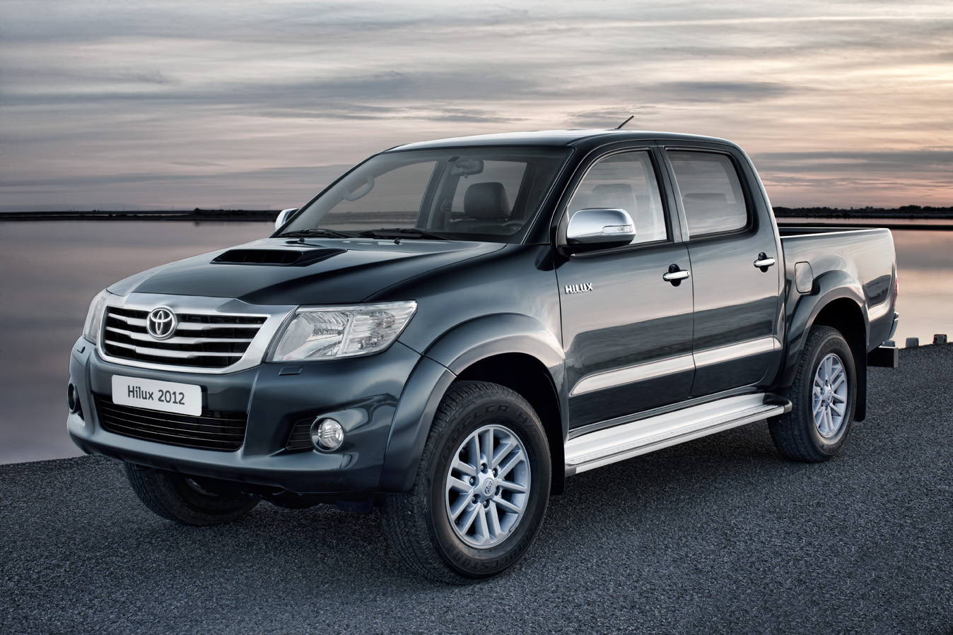 Toyota; toy-hilux-2012-front.jpg