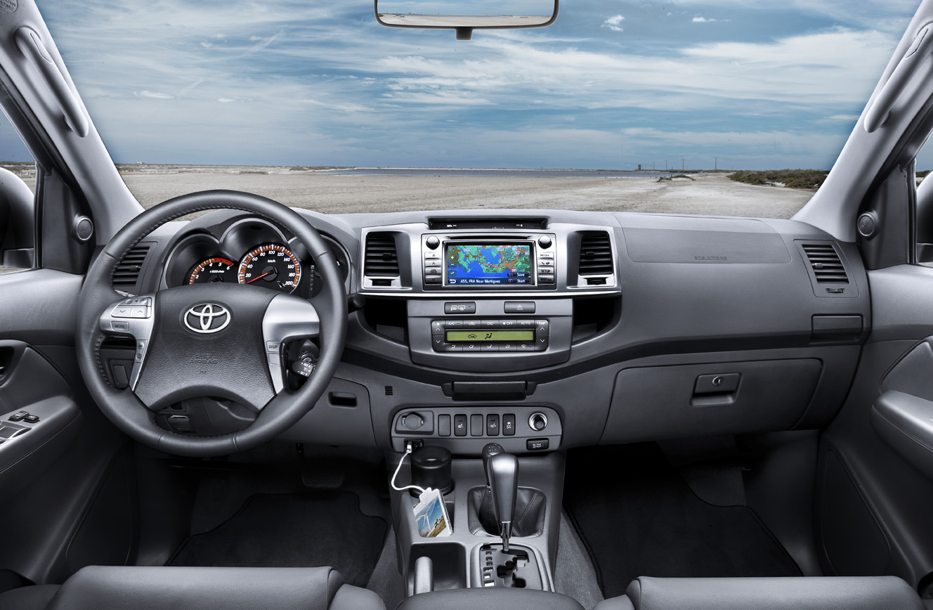 Toyota; toy-hilux-2012-int.jpg