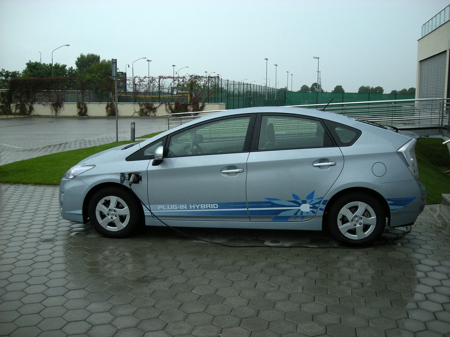 toy-prius-plug-in5358g-1.jpg