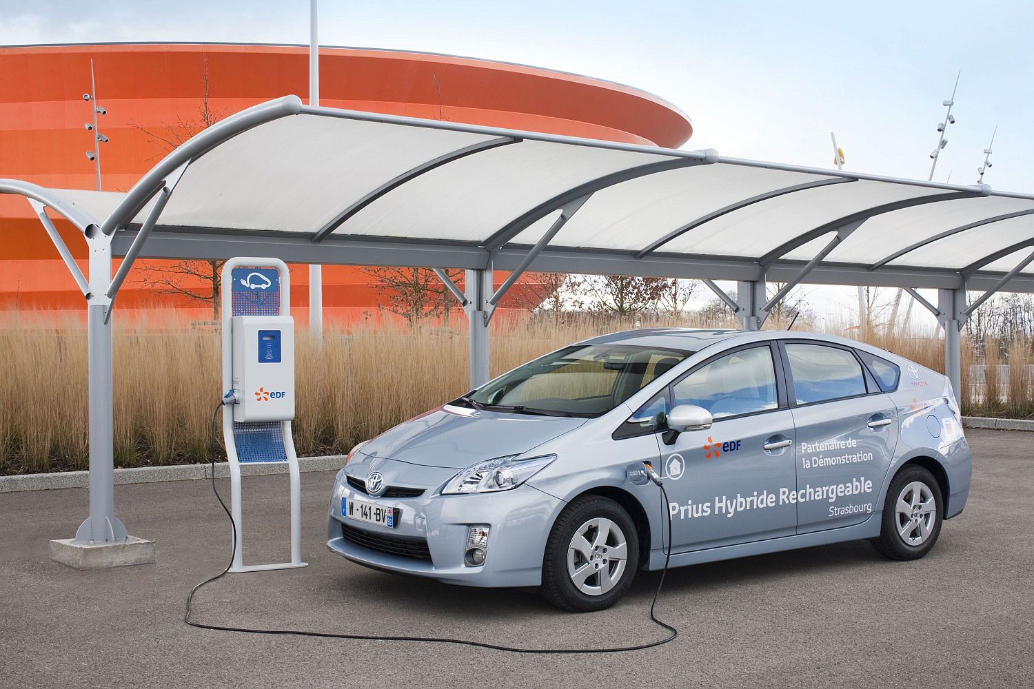 toy-prius-plug-ing.jpg