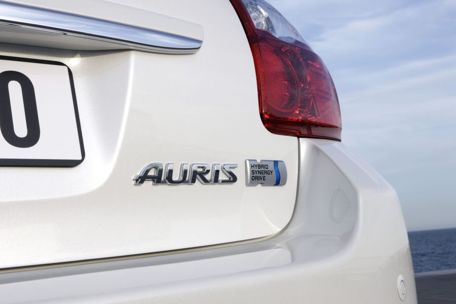 toyota-auris-hsd-1g.jpg