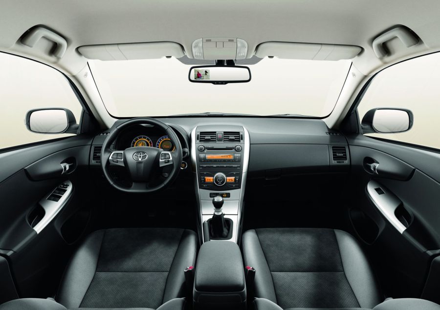 Toyota; toyota-corollasdn-int-g.jpg