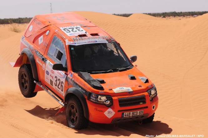 www.npo.fr;Rudy Roquesalane a jeho Land Rover