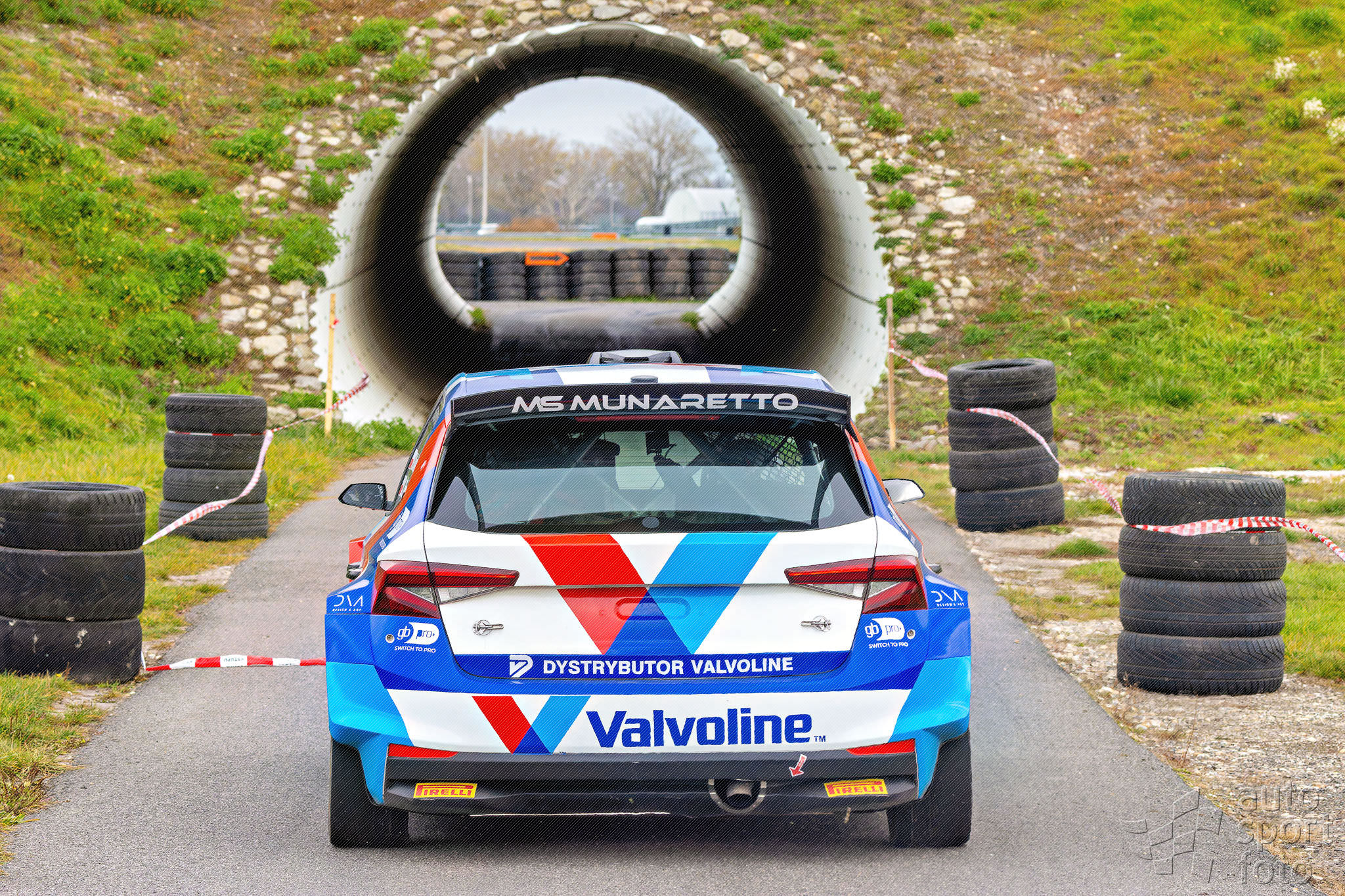 T. Szabosi;asf78536-9.jpg