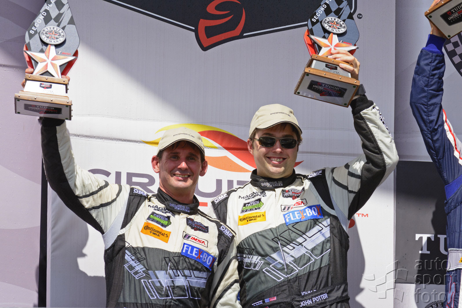 Porsche Copyright manufacturer;m14-3760-fine.jpg