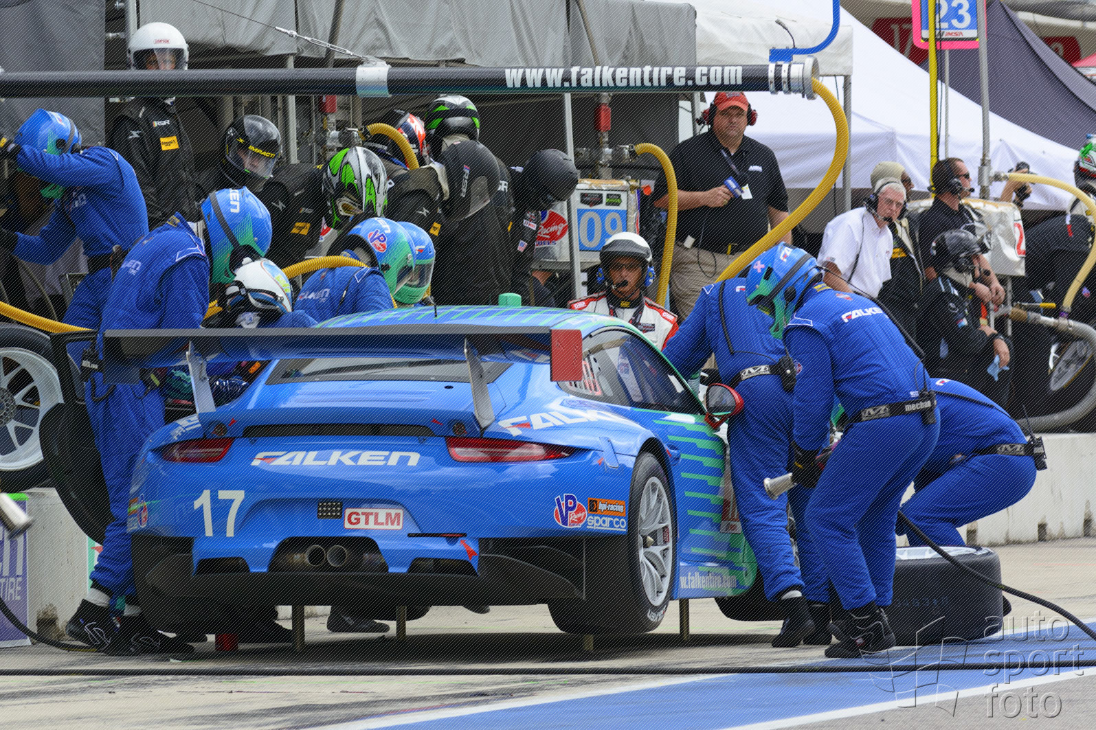 Porsche Copyright manufacturer;m14-3765-fine.jpg