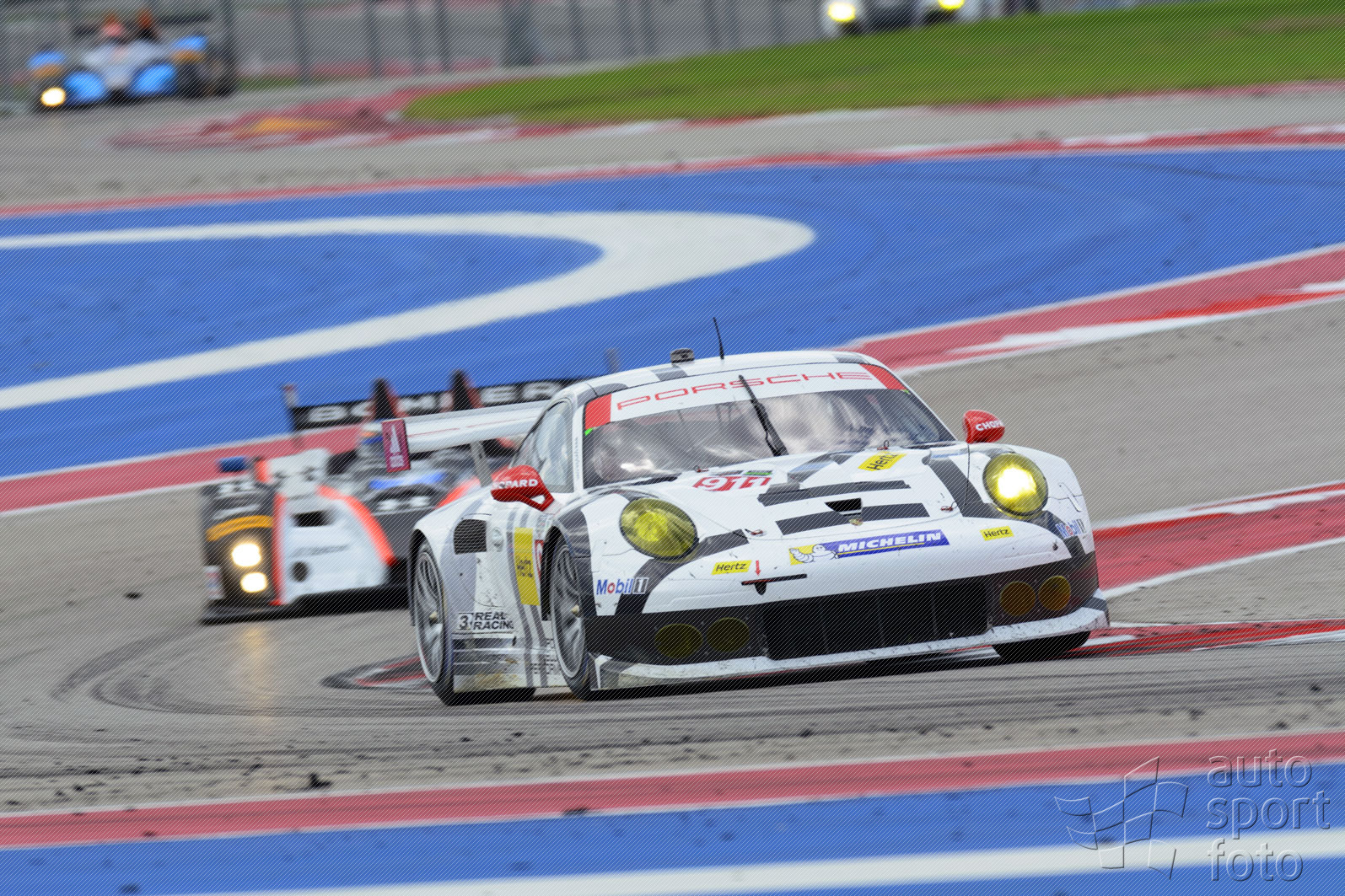 Porsche Copyright manufacturer;m14-3768-fine.jpg