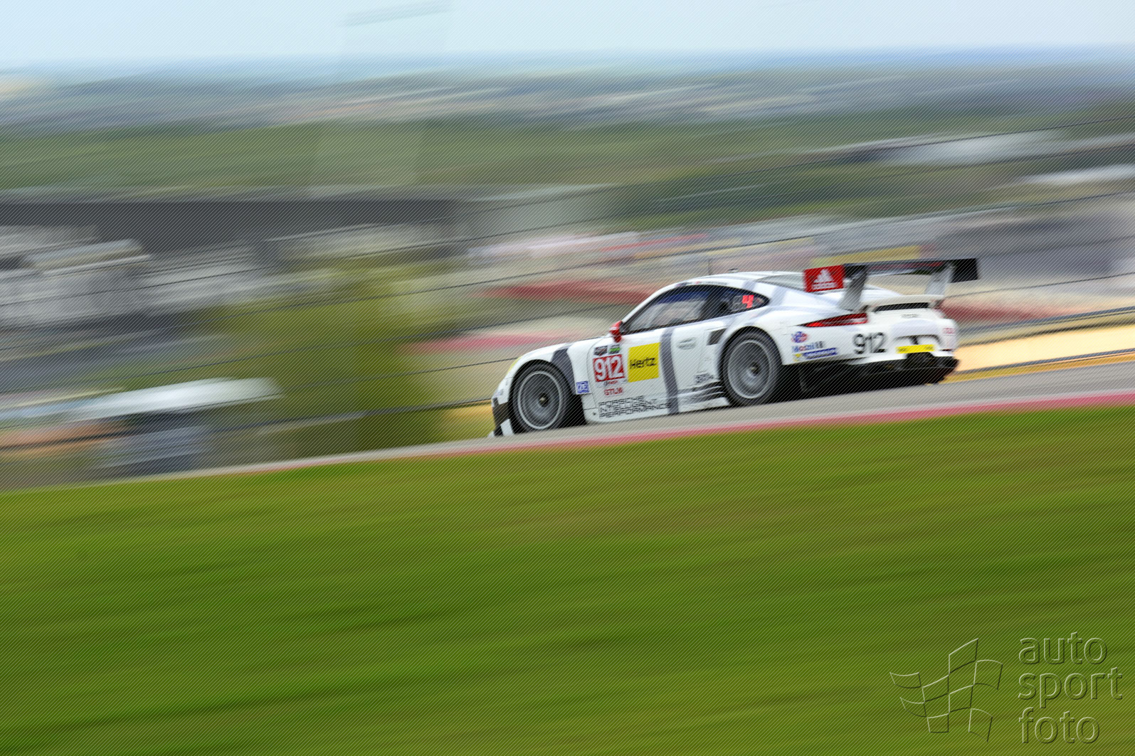 Porsche Copyright manufacturer;m14-3782-fine.jpg