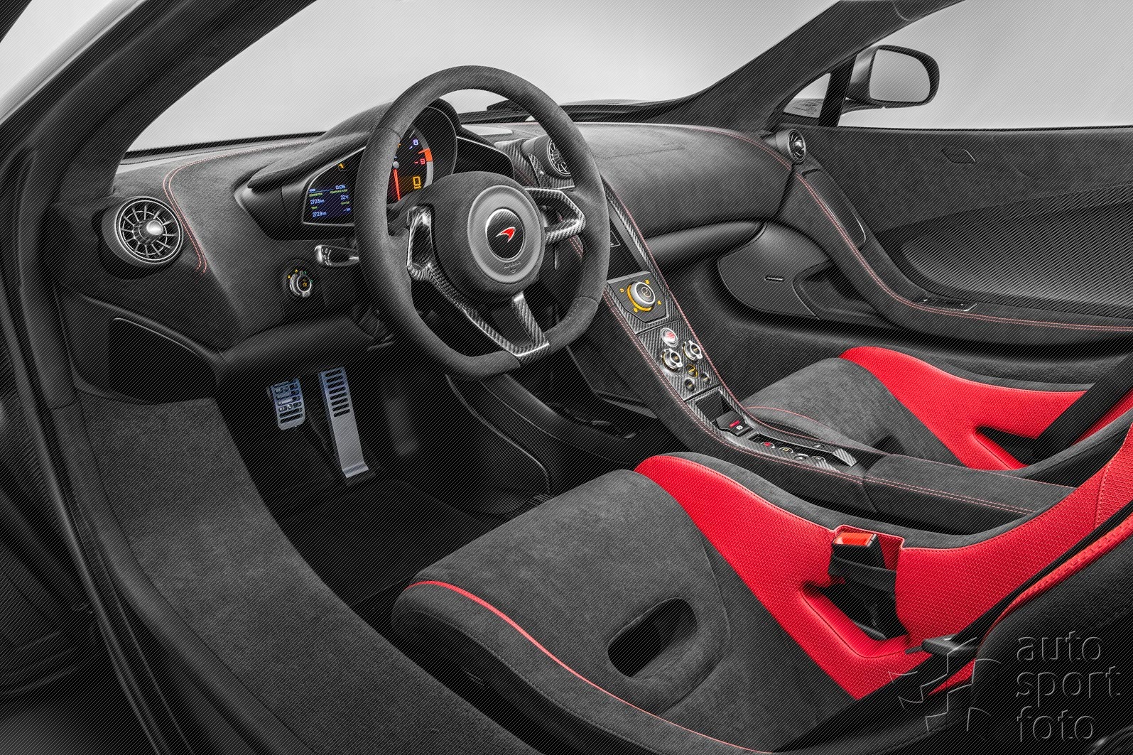 Copyright manufacturer;mclaren-675lt-studio-06.jpg
