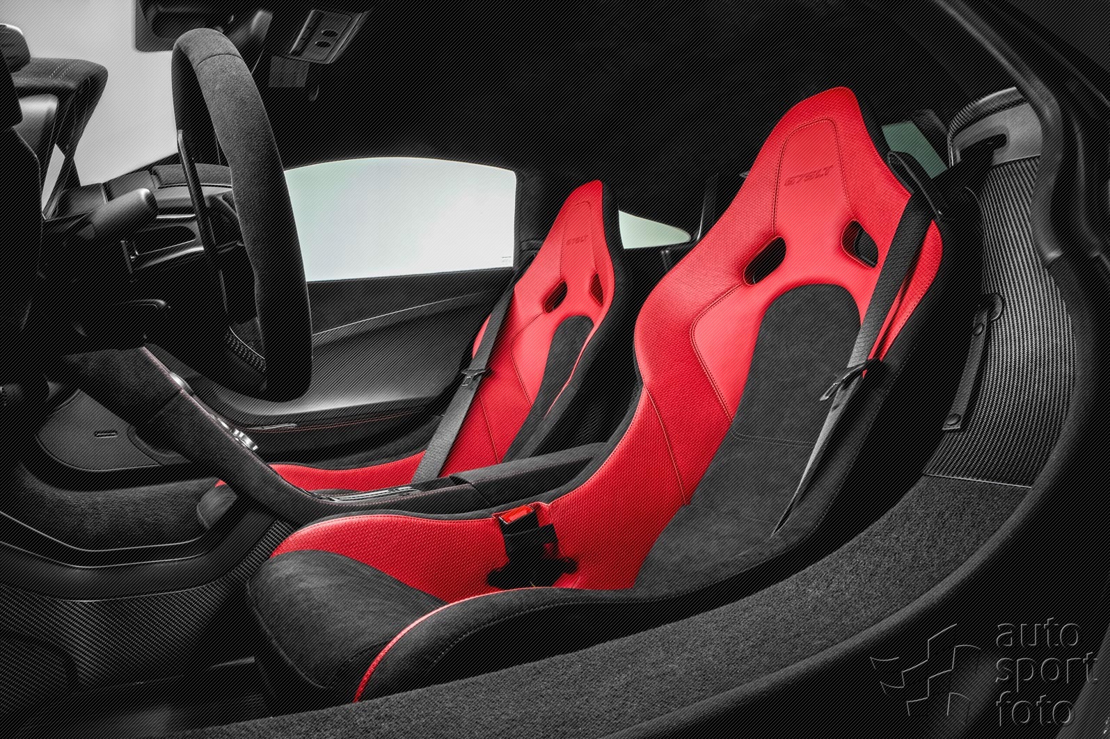 Copyright manufacturer;mclaren-675lt-studio-07.jpg